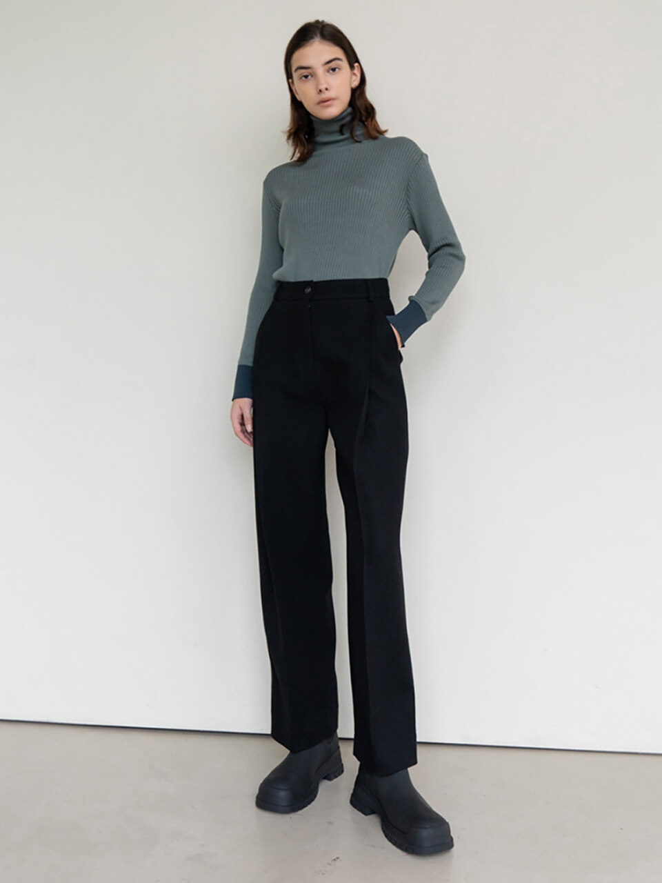 AVA MOLLI Pintuck Strap Wool Pant (Black)