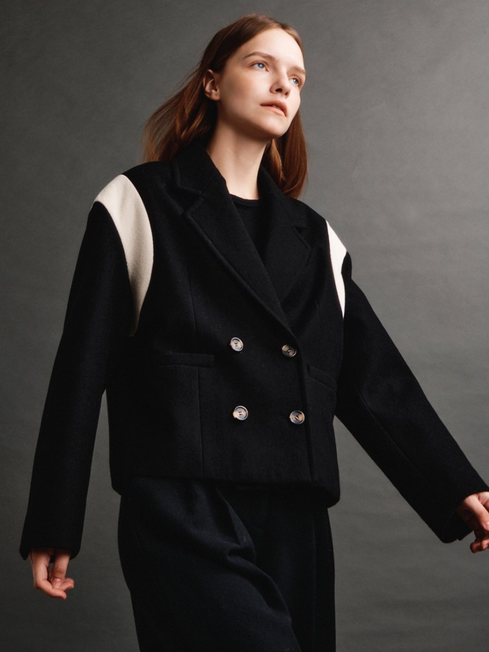 AVA MOLLI Point Shoulder Jacket (Black)