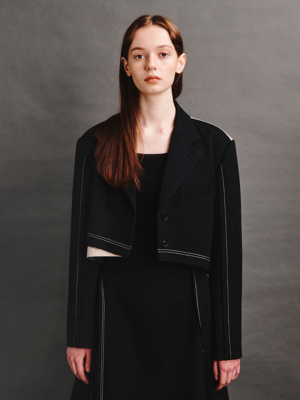 AVA MOLLI Unbalanced Point Slit Jacket (Black, Light Beige)