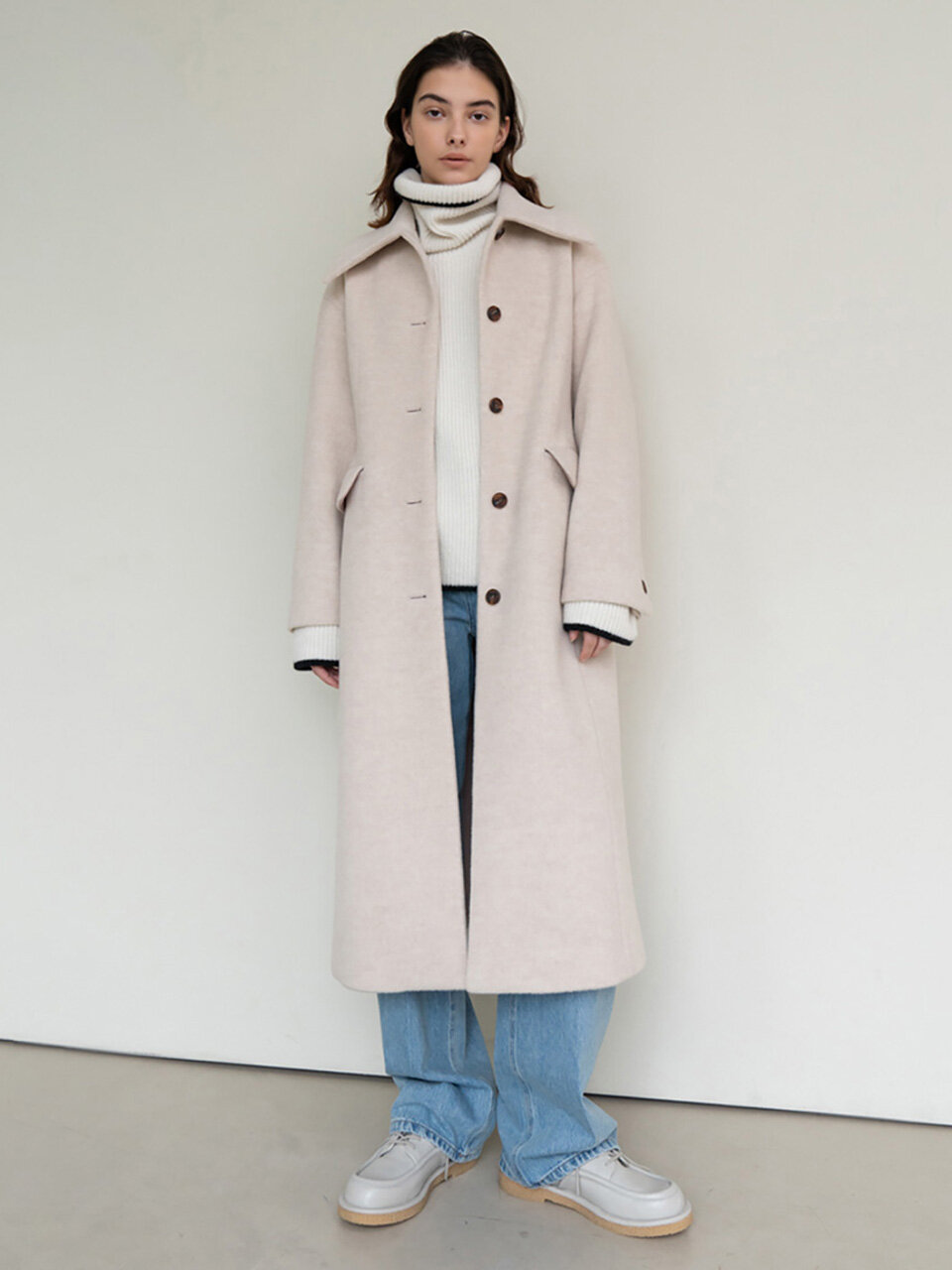 AVA MOLLI Wide Collar Single Breasted Coat (Light Beige)