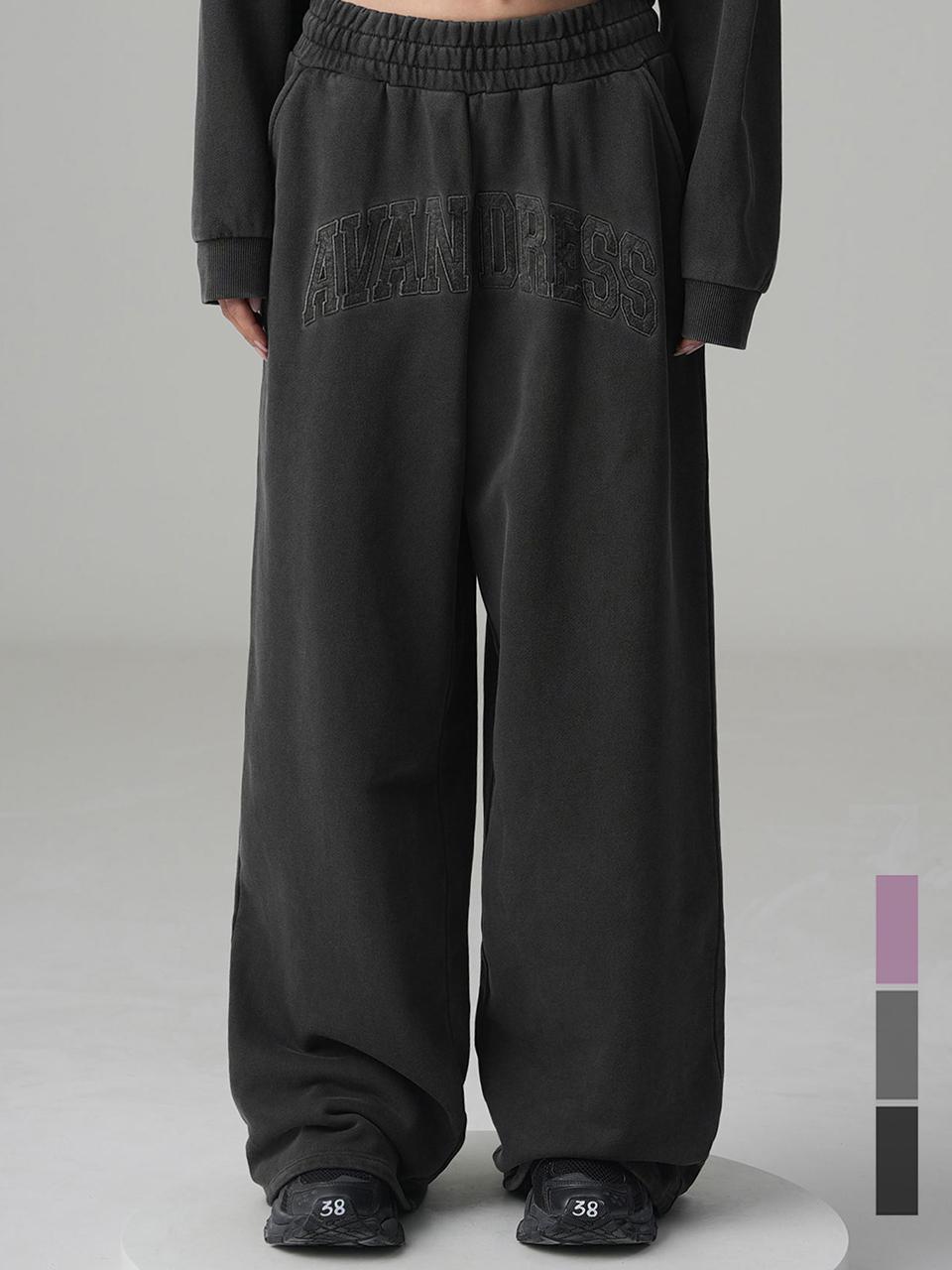 AVANDRESS Felt 3D Pigment Cotton Wide Sweatpants [Black/Pink/Dark Grey]