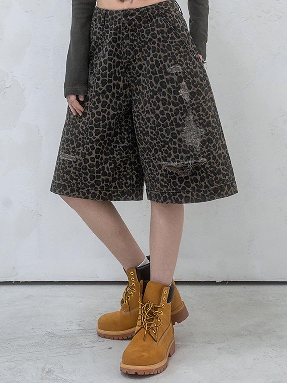 AVANDRESS Leopard Bermuda Pants