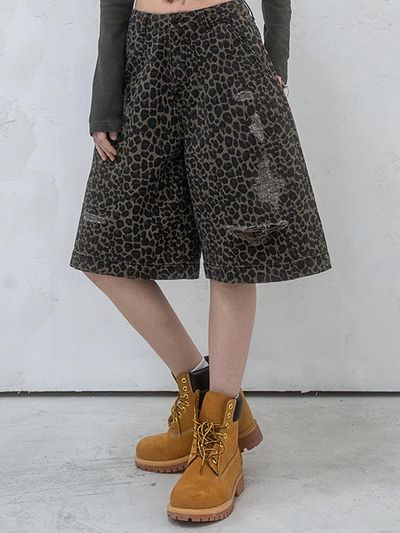 AVANDRESS Leopard Bermuda Pants