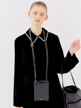AVECMOTO Adel Crossbody Bag Black