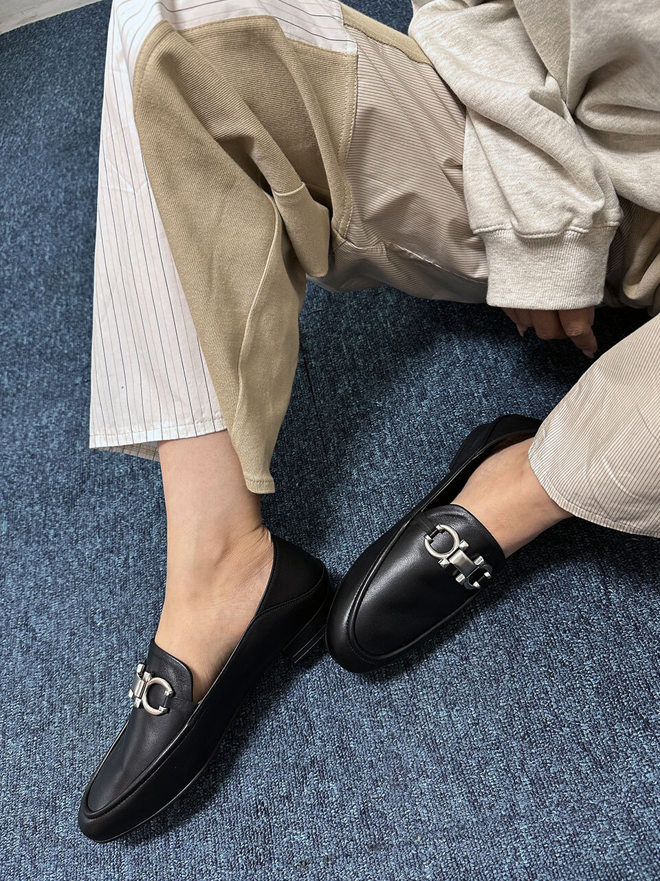 AWESOME DEW Cerchio Stud Loafer