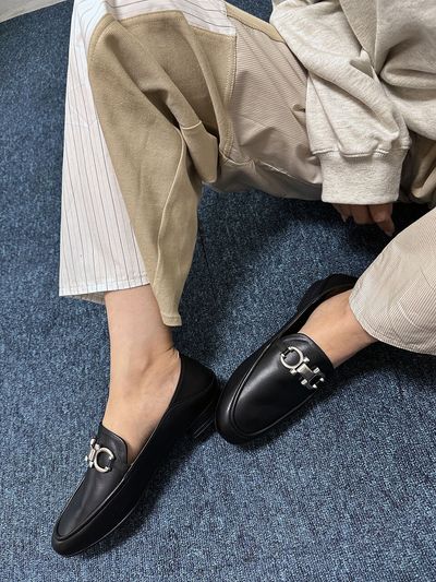AWESOME DEW Cerchio Stud Loafer