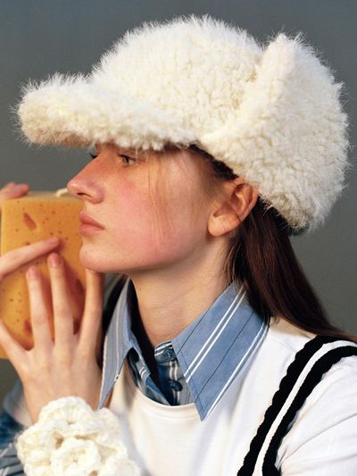 AWESOME NEEDS FUR TRAPPER CAP_FLUFFY White