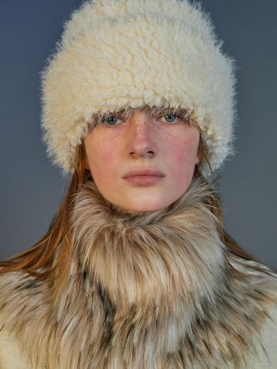 AWESOME NEEDS SUGARLOAF HAT_FLUFFY White