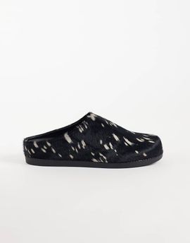 AZALEA WANG Azalea Wang clogs in faux deer hair in black and white-Multi