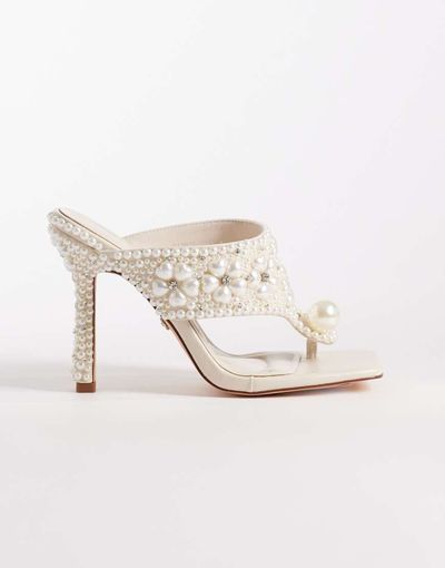 AZALEA WANG Azalea Wang Ellaruth toe post heeled sandals in ivory with pearls-White
