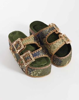 AZALEA WANG Azalea Wang Jainna flatform buckle sandals in brown and green