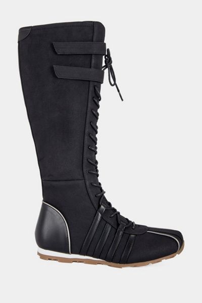 Azalea Wang Azalea Wang Ozzy Boxing Boot in Black, Women's at Urban Outfitters
