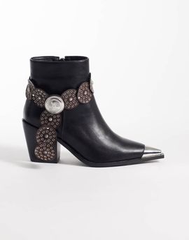 AZALEA WANG Azalea Wang Verrill studded belt western boots in black