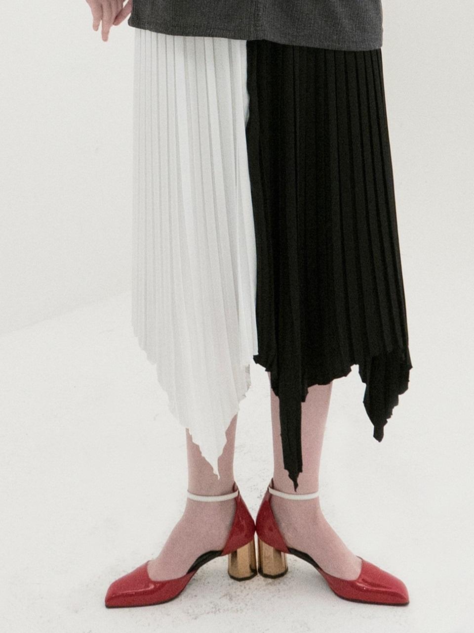 b able two Color Effects Pleats Skirt (BLACK)