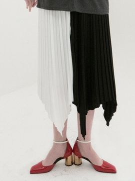 b able two Color Effects Pleats Skirt (BLACK)