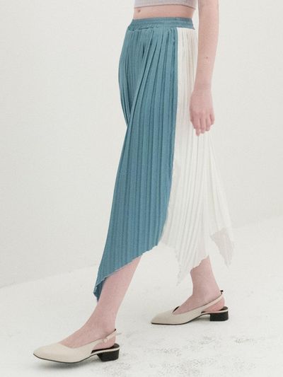 b able two Color Effects Pleats Skirt (GREEN)