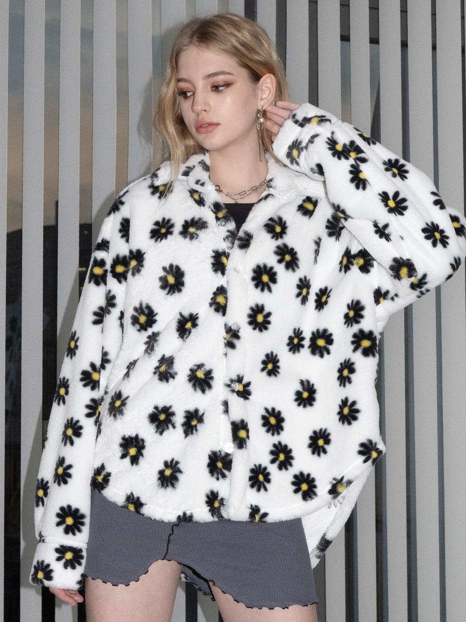b able two Dandelion fur blouse [White]