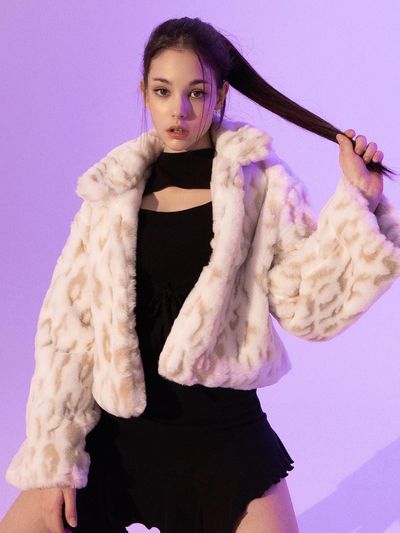 b able two Leopard Crop Fur Jacket (WHITE)