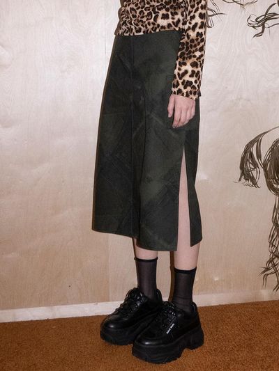 b able two Messy Denim Skirt [Dark Green]