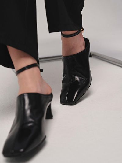 back of the moon Detachable Strap Leather Bootie Heel [Black]