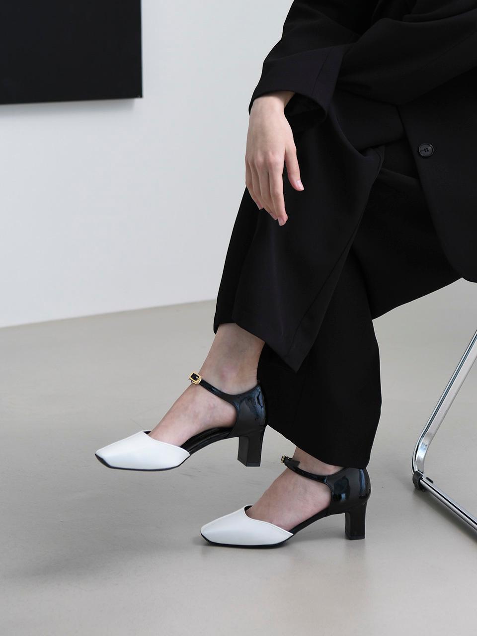 back of the moon Square Heel Strap Leather Shoes [Beige]