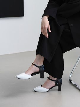 back of the moon Square Heel Strap Leather Shoes [Beige]
