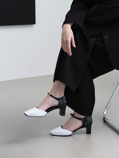 back of the moon Square Heel Strap Leather Shoes [Beige]