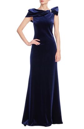 Badgley Mischka Collection Badgley Mischka Collection Off-the-Shoulder Stretch Velvet Gown