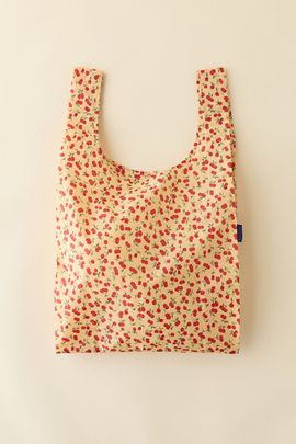 BAGGU BAGGU UO Exclusive Cherry Land Standard Reusable Tote Bag in Cherry Land at Urban Outfitters