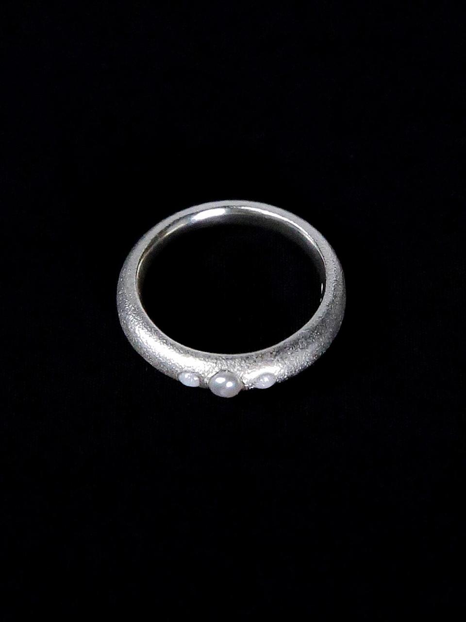 Baked Alaska Stacking Ring 04  mono pearl, resin embelished, sp