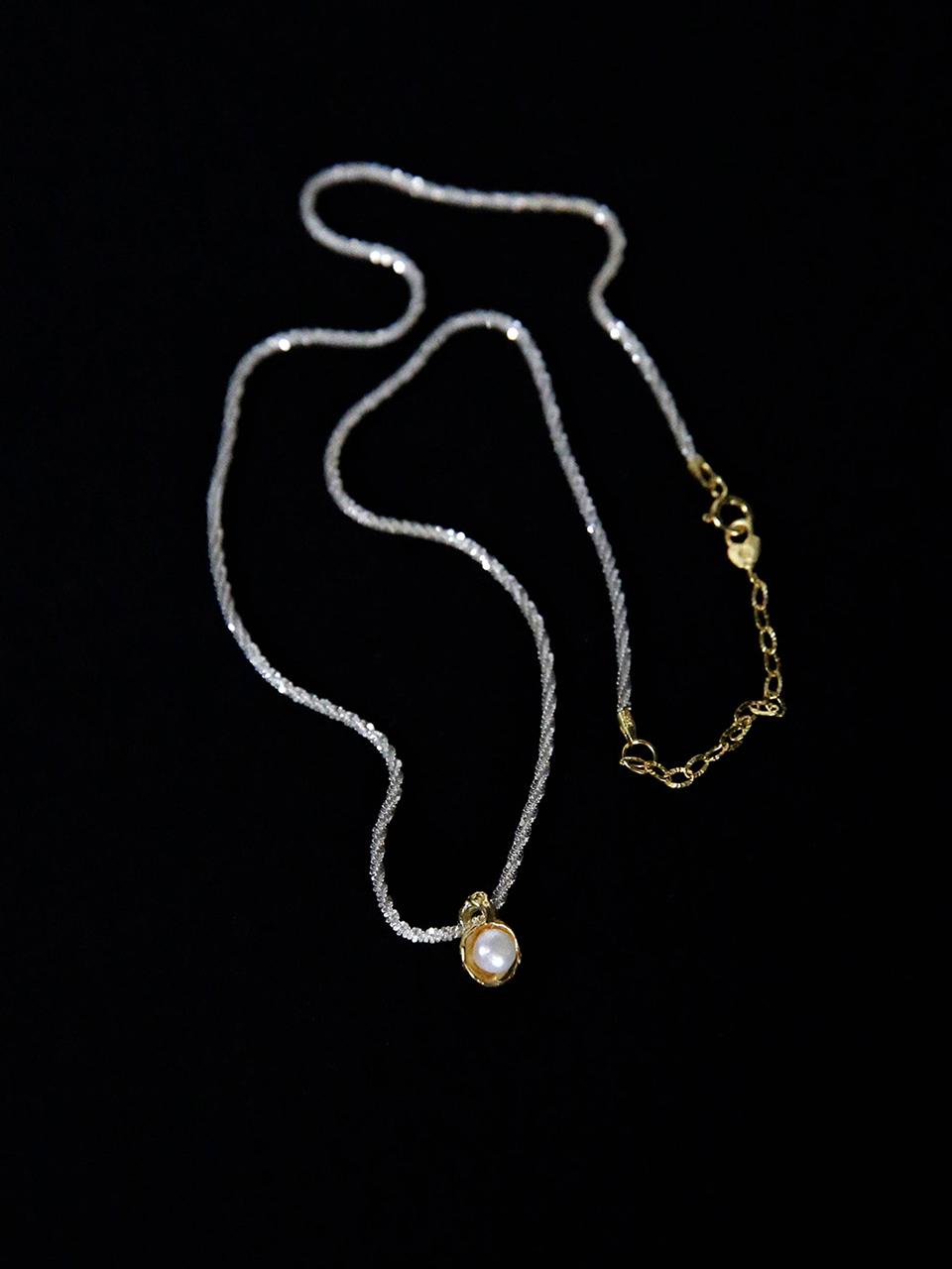 Baked Alaska Two-tone Shell Motif Pearl Necklace
