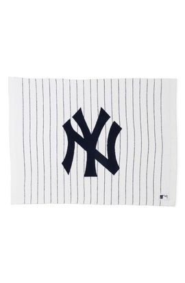 barefoot dreams barefoot dreams CozyChic® New York Yankees Throw Blanket