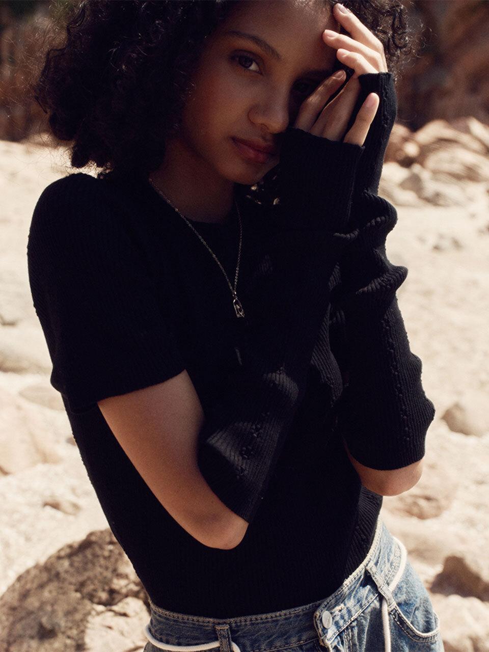 BASIKA Flower Embroidered Knit (Black)