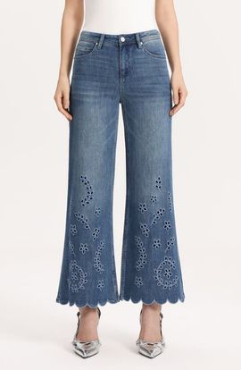 Bayeas Bayeas Eyelet Scallop Hem Ankle Flare Jeans
