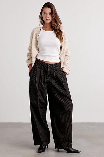 BDG Jax Printed Pleated Cocoon Low-Rise Jeans in Brown