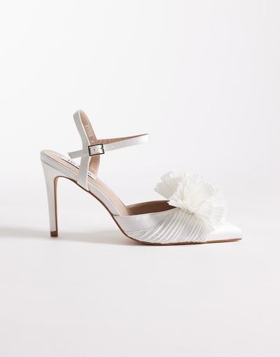 Be Mine Be Mine Bridal Rysha pointed toe heeled shoes with flower detailing in ivory-White