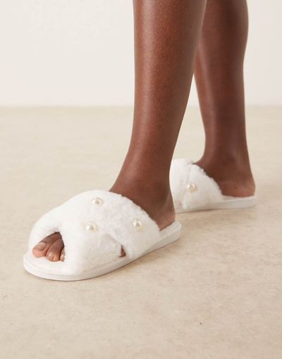 Be Mine Be Mine slippers with pearls in ivory-White