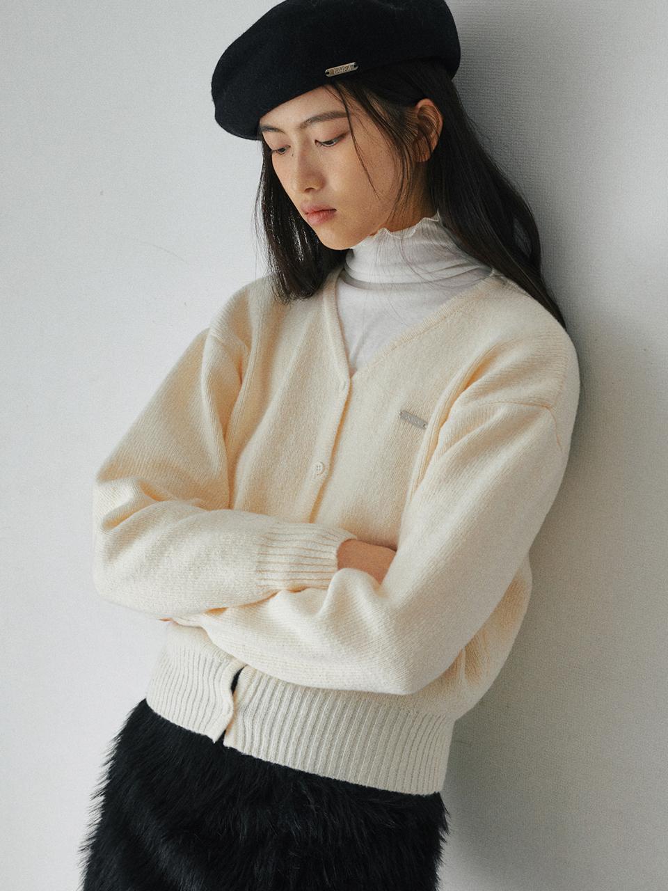BELLOL Essential V-neck Polyester Cardigan [WHITE]