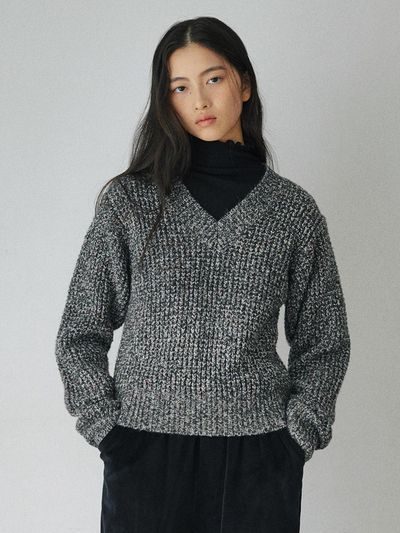 BELLOL Hachi Bokashi V-neck Sweater [BLACK]