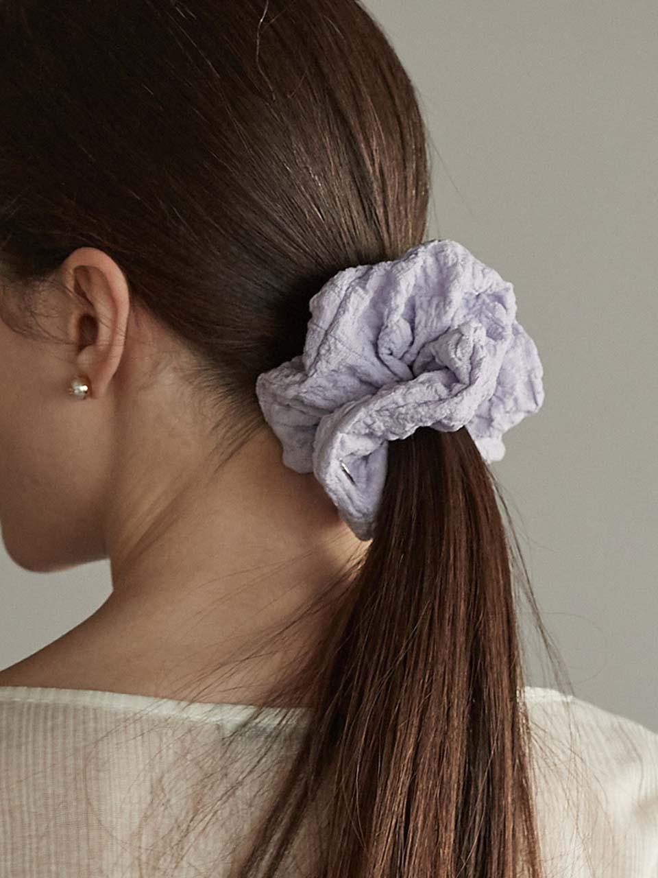 BEMUSE MANSION Crinkle Charm Scrunchie