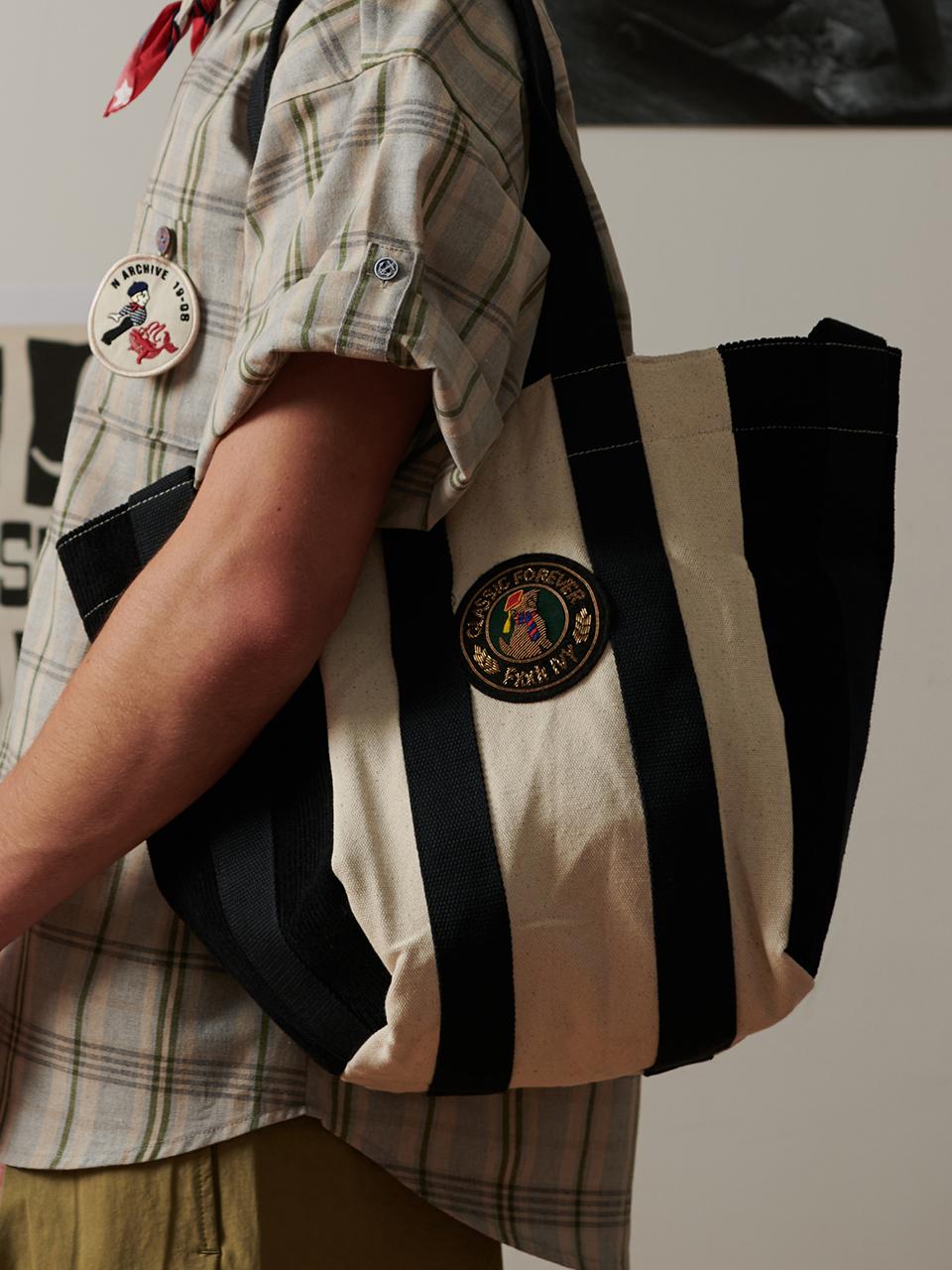 beyondcloset Hand-made Patch Detail Two-way Tote Bag [Black]
