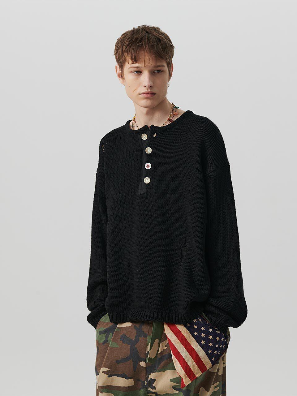 beyondcloset Heavy Weight Cotton Damage Detail Henley Neck Knit [Black]