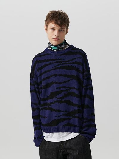 beyondcloset Wild Zebra Pattern Semi-Overfit Pullover Knit [Navy]