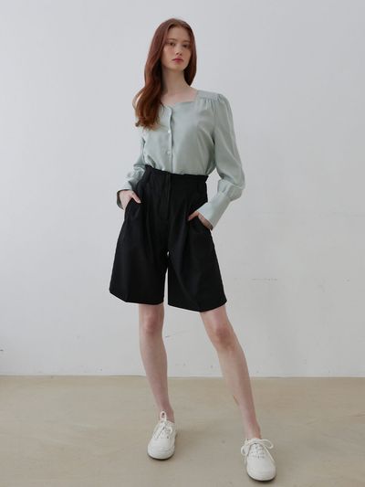 bibyseob Two Tuck Bermuda Pants (Black)