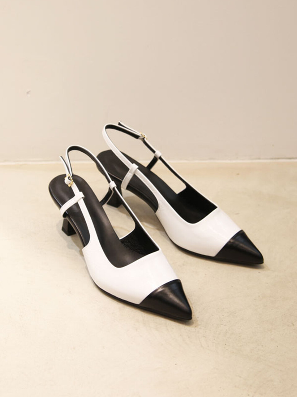 blanc sur blanc Celia Slingback Pumps Leather_White