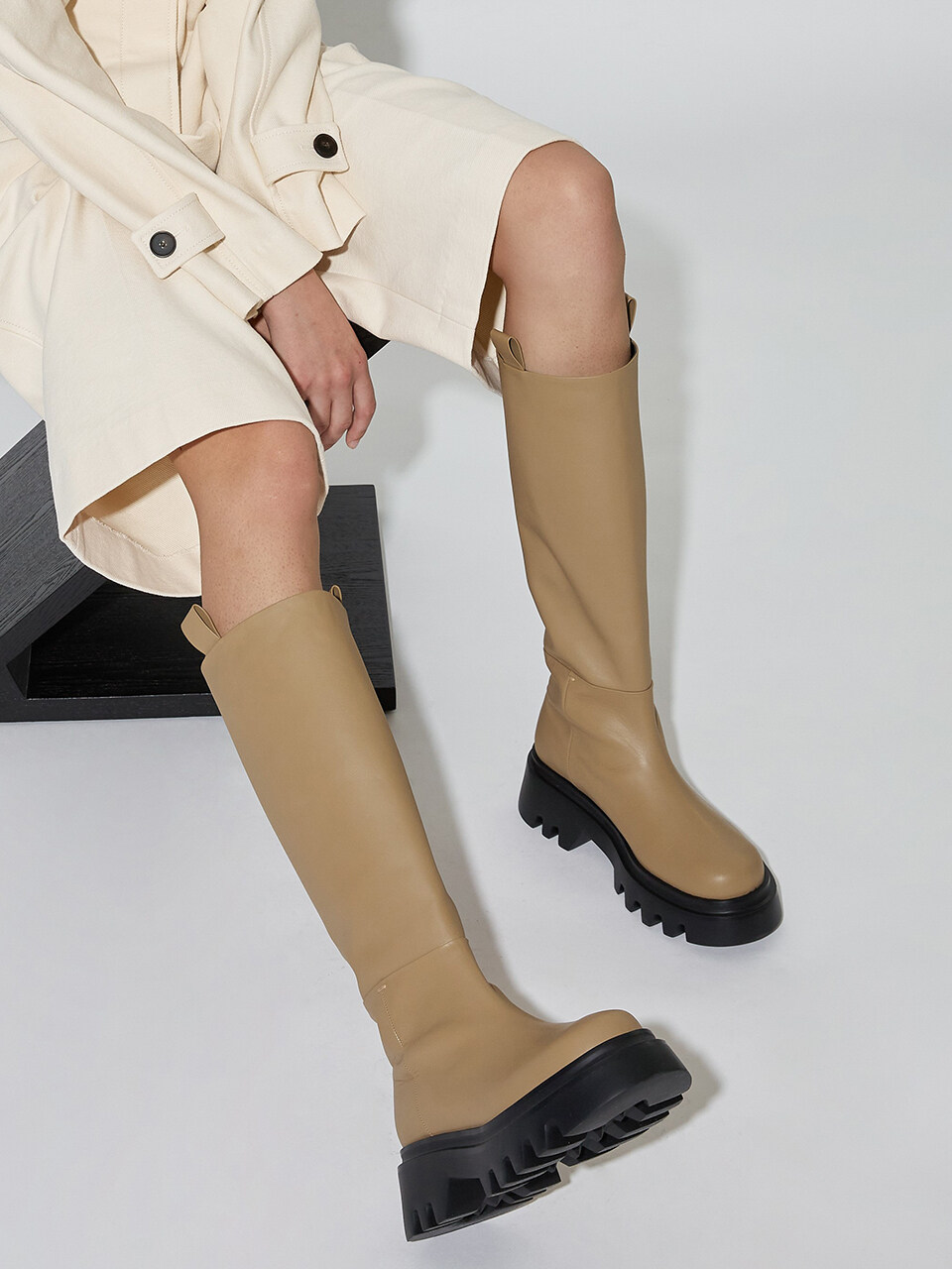 blanc sur blanc Karim Long Boots_Beige