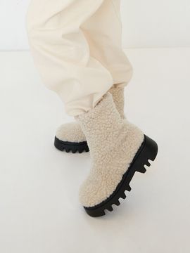 blanc sur blanc Lucas Shearling Boots