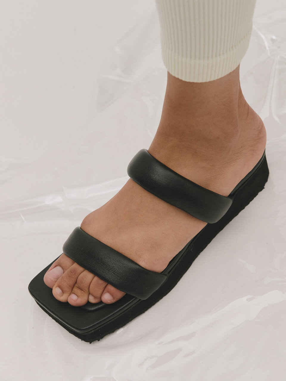 BLANC TOE Strap Sandal_Black
