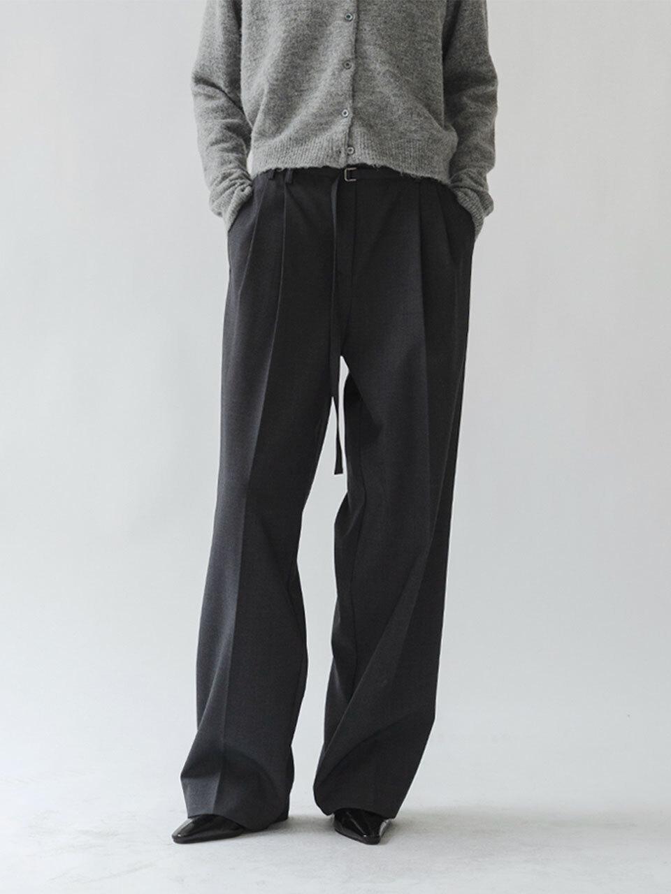BLUE BRICK Loose Two-Pleated Belted Trousers [Charcoal]