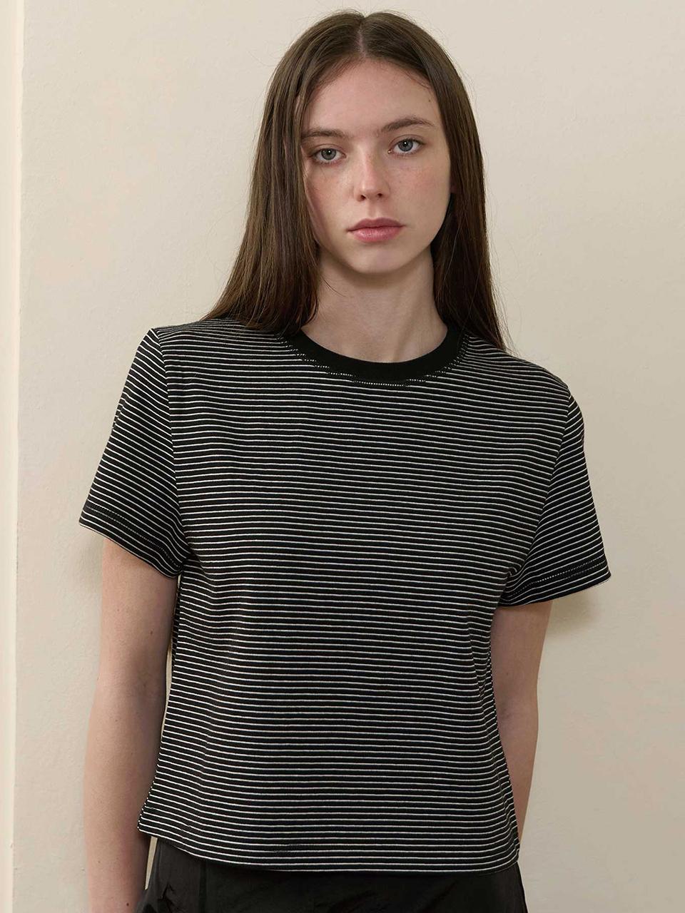 BONATS PALETTE Striped Semi-Crop Short-Sleeve T-shirt [BLACK]
